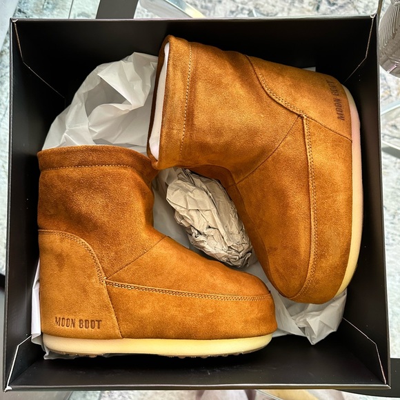 Women's Icon Low Nolace Water-Repellent Suede Boots - Picture 3 of 7